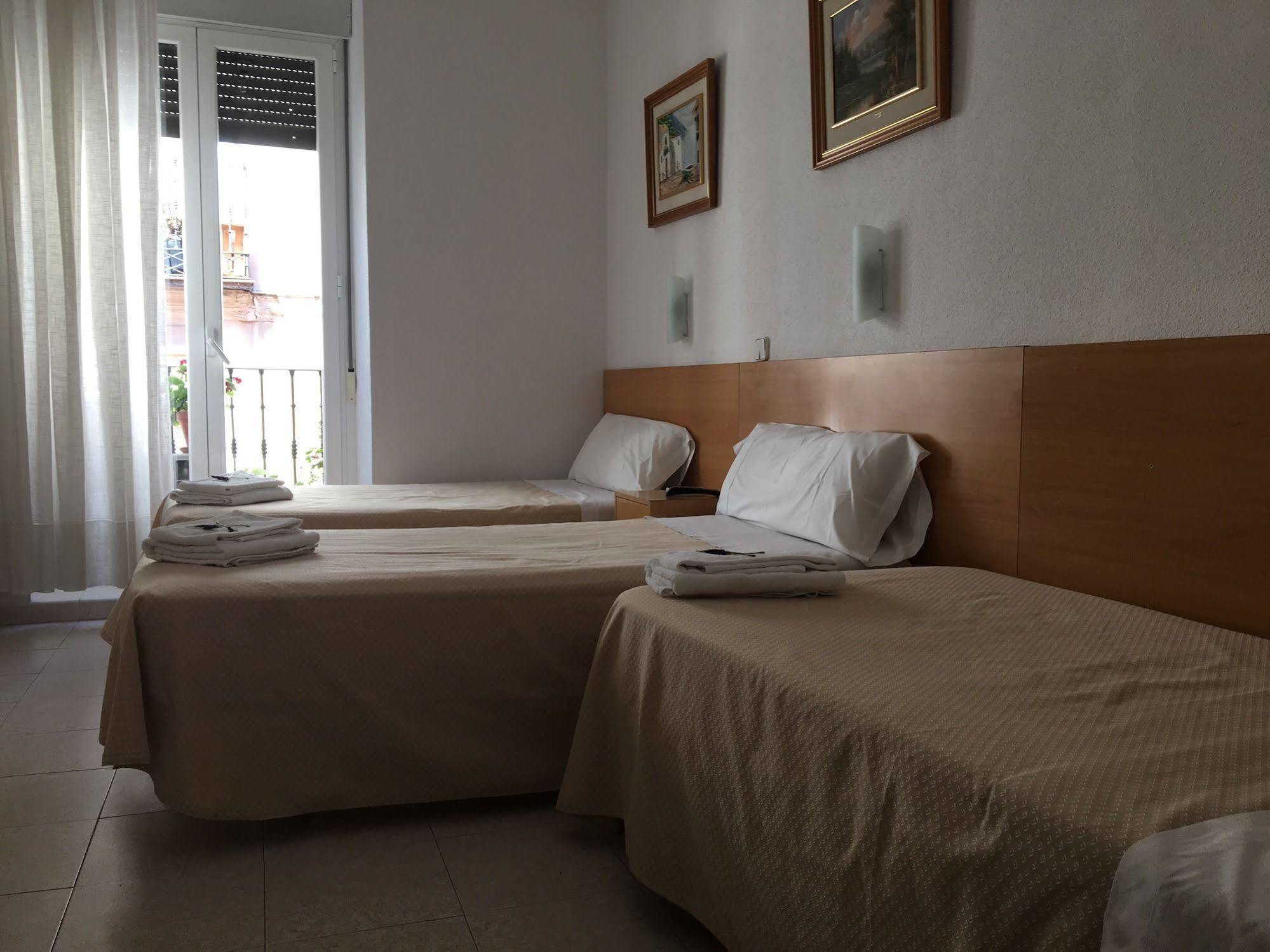 Hostal R. Lido Madrid Kültér fotó