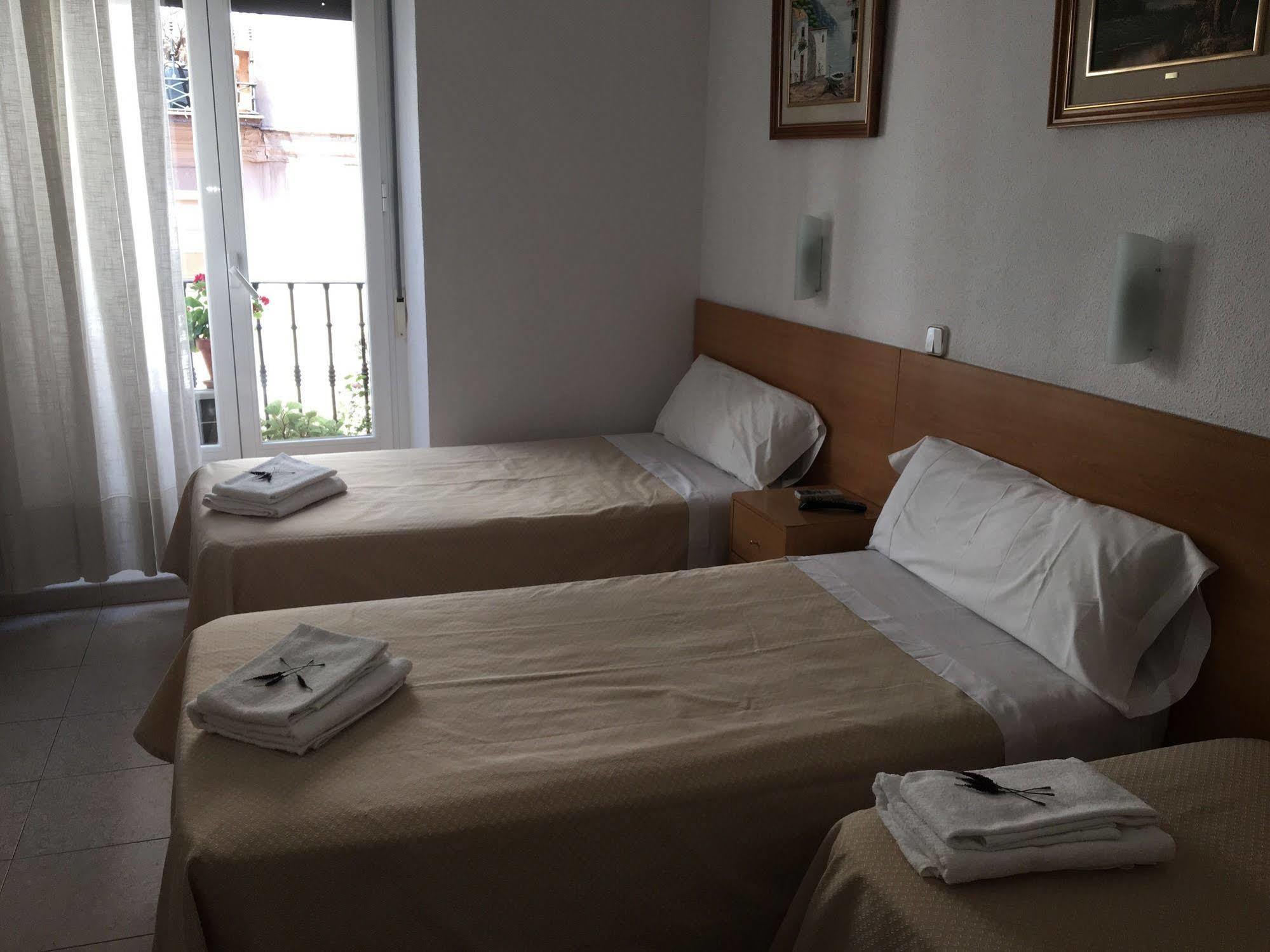 Hostal R. Lido Madrid Kültér fotó