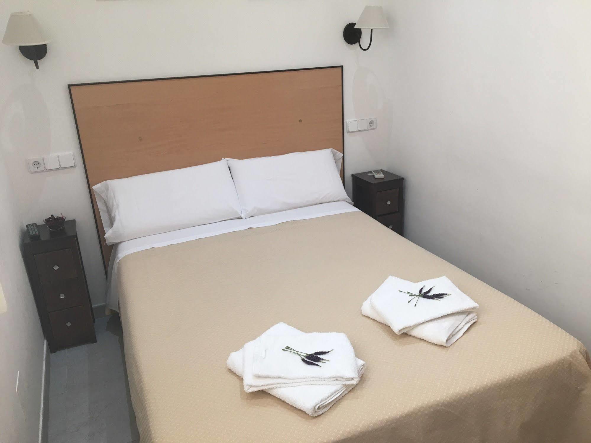 Hostal R. Lido Madrid Kültér fotó