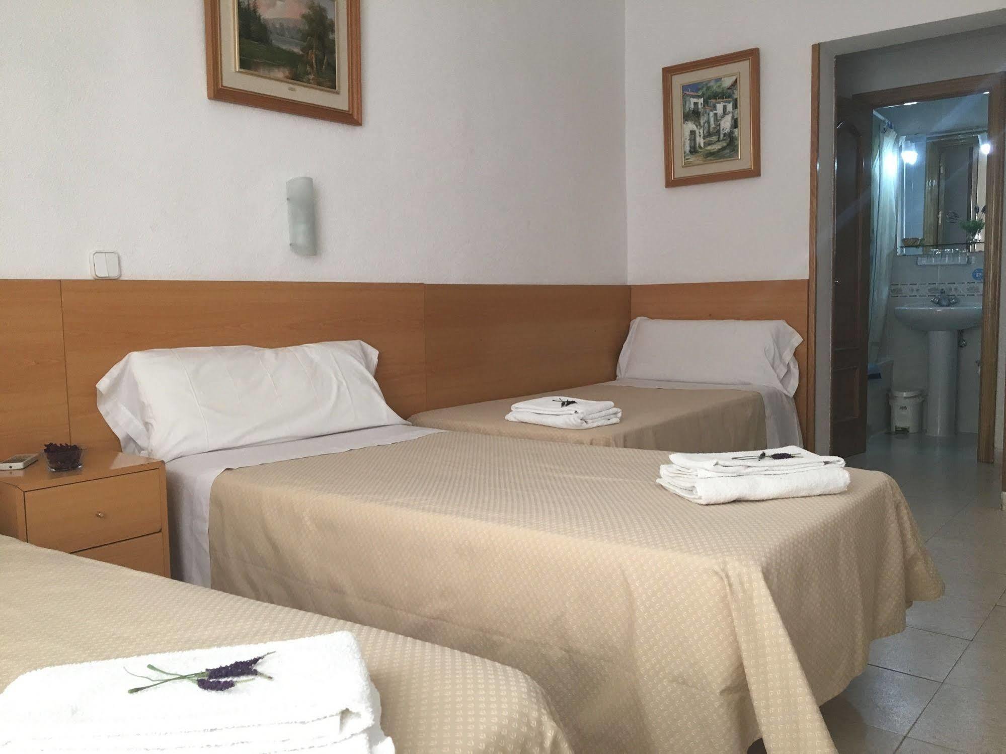 Hostal R. Lido Madrid Kültér fotó