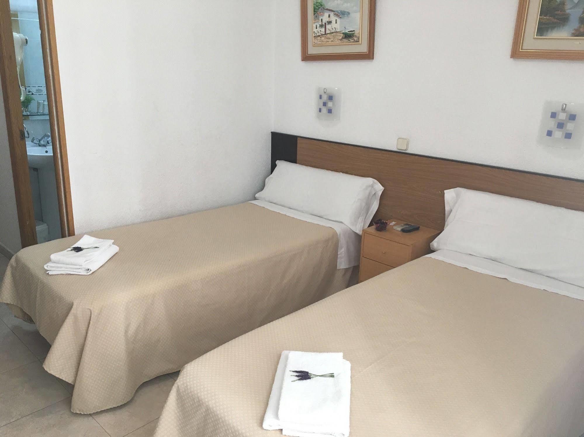 Hostal R. Lido Madrid Kültér fotó