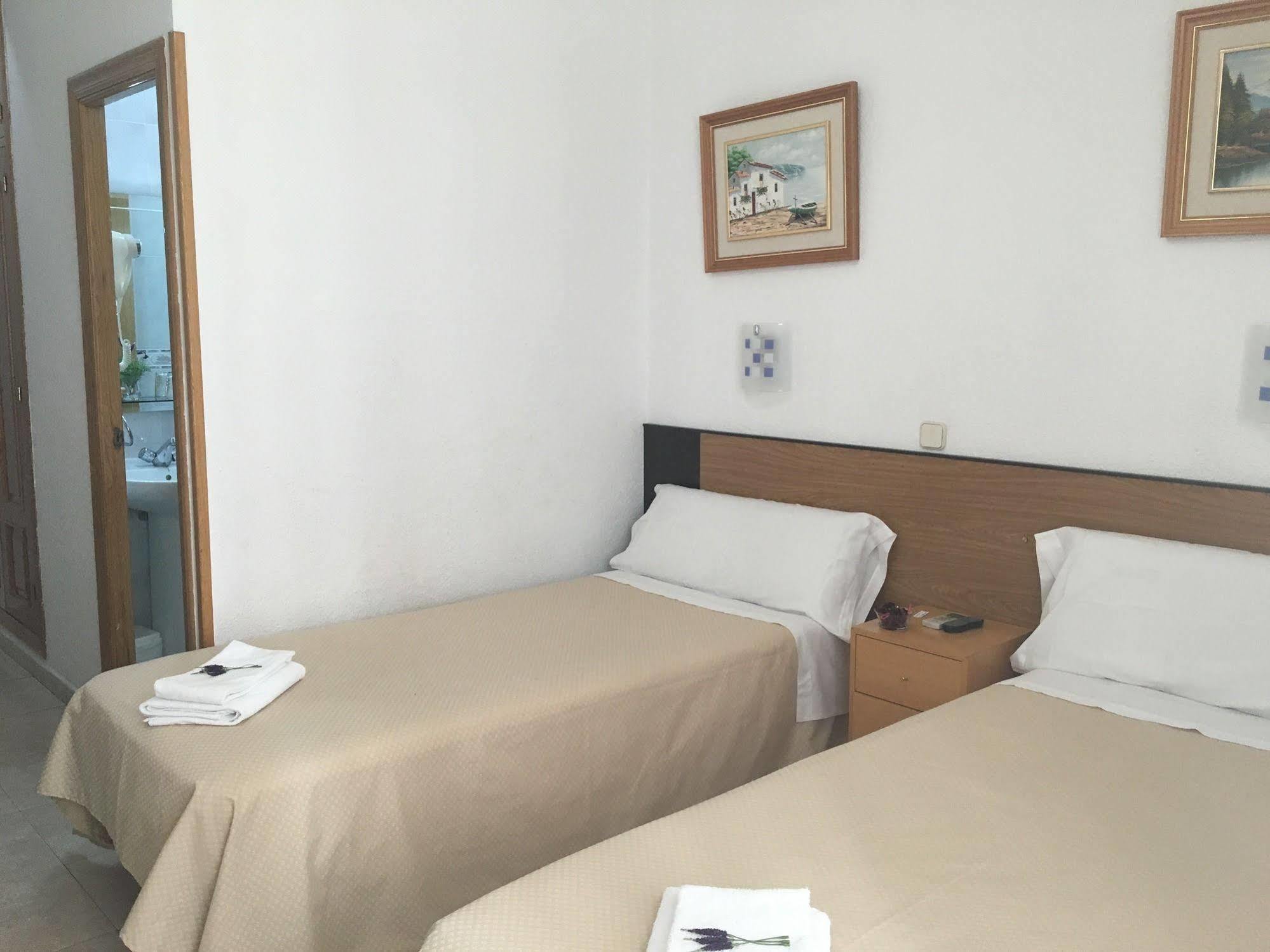 Hostal R. Lido Madrid Kültér fotó