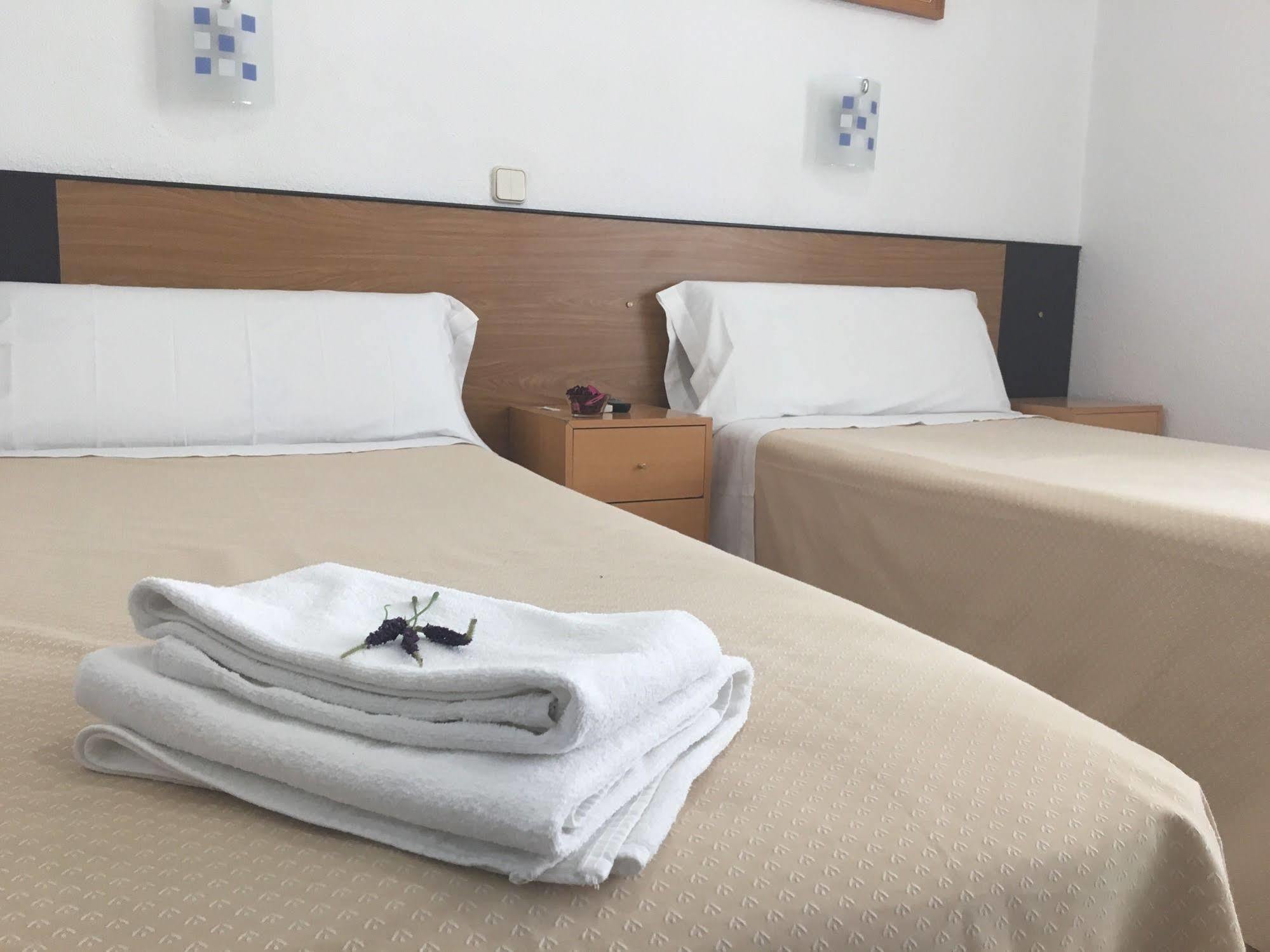 Hostal R. Lido Madrid Kültér fotó