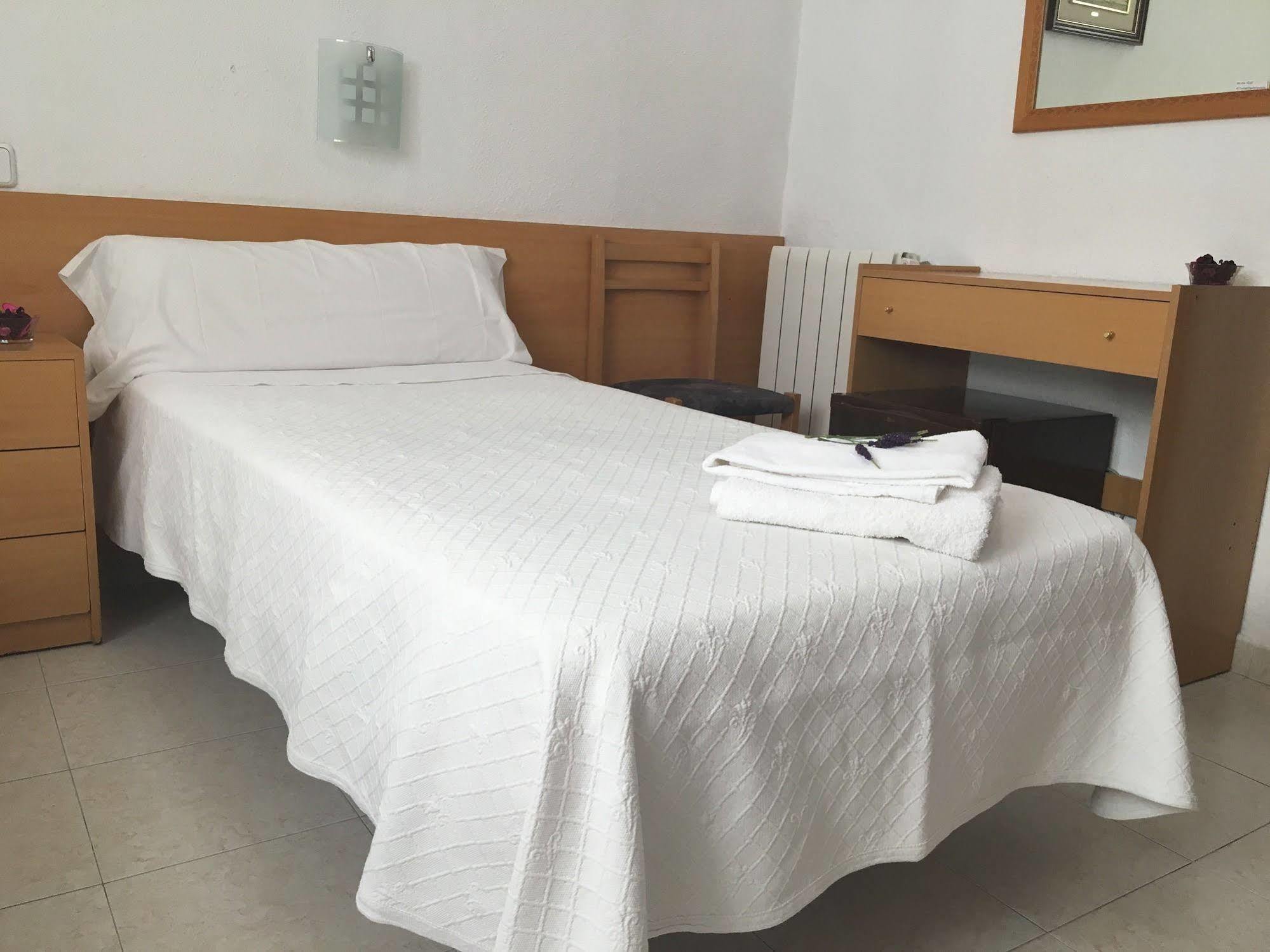 Hostal R. Lido Madrid Kültér fotó